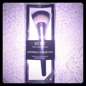 Kabuki Fan universal brush